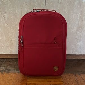Fjallraven TRAVEL PACK SMALL 20L Burgundy